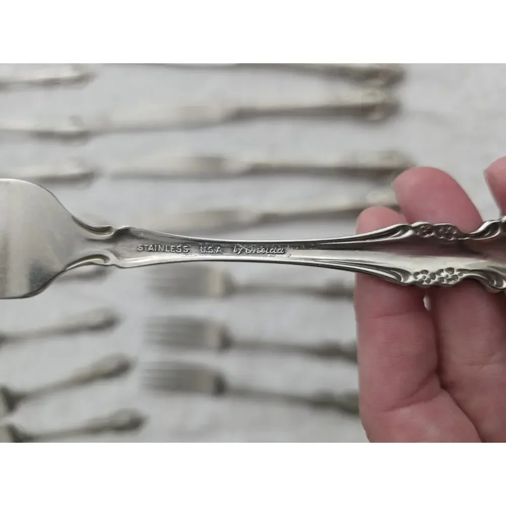 Oneida Samantha Pierced 40 Pc Set USA Stainless Flatware Cutlery